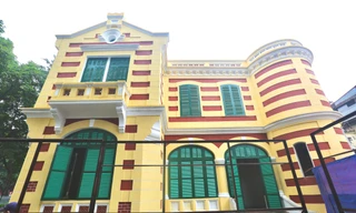 Cận cảnh biệt thự Pháp cổ được bảo tồn đang dần hoàn thiện 