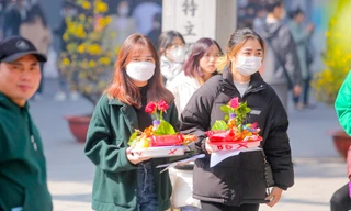 Nam thanh nữ tú đến chùa Hà cầu duyên đầu năm mới