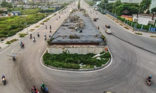 Cầu vượt bị 'bỏ quên' trên đại lộ nghìn tỷ ở Hà Nội