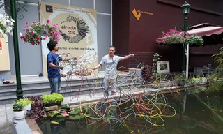 Cây thông làm từ sợi sắt: Hứa hẹn là điểm selfie đẹp mắt mùa Noel