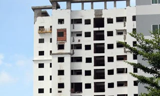 Thoát chết hi hữu khi rơi từ tầng 12