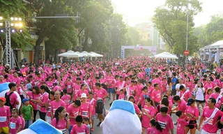 500 gia đình chạy “Ưu tiên hạnh phúc”, góp quỹ xây trường học