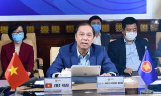 Thứ trưởng Nguyễn Quốc Dũng chủ trì hội nghị. (Ảnh: Mofa)