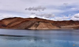 Hồ Pangong Tso ở vùng Ladakh. (Ảnh: Reuters)