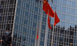 Một cột cờ Trung Quốc ở Bắc Kinh. (Ảnh: Reuters)