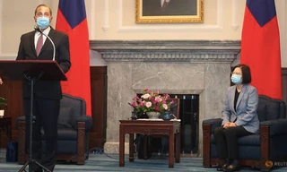 Bộ trưởng Y tế Mỹ Alex Azar (trái) và nhà lãnh đạo Đài Loan Thái Anh Văn trong cuộc họp báo sáng 10/8. (Ảnh: Reuters)