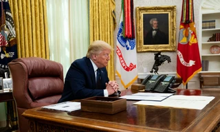 Ông Trump vừa ký sắc lệnh để trừng phạt các hãng công nghệ như Twitter, Facebook và Google vì họ giám sát nội dung đăng tải. (Ảnh: NYT)