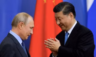 Tổng thống Nga Vladimir Putin và Chủ tịch Trung Quốc Tập Cận Bình trong một dịp gặp. (Ảnh: AP)