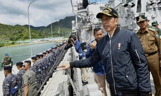 Ông Widodo ra thăm đảo ở vùng biển nơi các tàu Trung Quốc không chịu rời đi