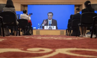 Thủ tướng Trung Quốc Lý Khắc Cường chủ trì họp báo sau kỳ họp của quốc hội. (Ảnh: AP