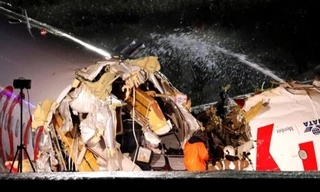 Chiếc máy bay Thổ Nhĩ Kỳ trượt khỏi đườn băng ngày 6/2 đã vỡ làm 3 mảnh: (Ảnh: BBC)