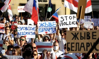 Biểu tình ở Minsk ngày 16/8. (Ảnh: Reuters)