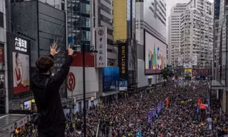 Bắc Kinh nói rằng biểu tình bạo loạn ở Hong Kong có thế lực nước ngoài đứng sau. (Ảnh: NYT)