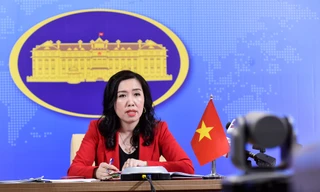 Bà Lê Thị Thu Hằng trong cuộc họp báo trực tuyến ngày 26/3. (Ảnh: Mofa)