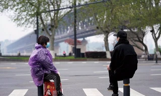 Trung Quốc có thể có đến 200.000 người mắc COVID-19 nhưng không có triệu chứng. (Ảnh: Reuters)