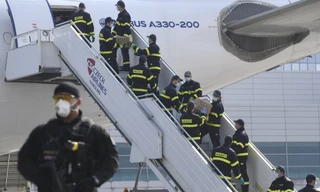 Một chuyến hàng y tế được Trung Quốc chuyển đến CH Czech hôm 20/3. (Ảnh: AP)