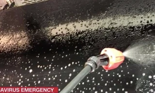 Cửa hàng thực phẩm phải phun khử khuẩn sau hành động của người phụ nữ