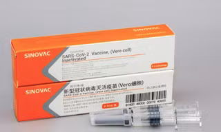 Hình ảnh một loại vắc-xin COVID-19 của Sinovac. (Ảnh: Reuters)