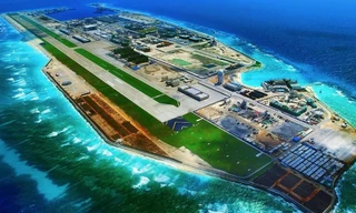 Đá Chữ Thập thuộc quần đảo Trường Sa của Việt Nam bị Trung Quốc biến thành một cơ sở quân sự. (Ảnh: China Daily)