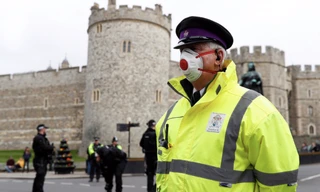 Bên ngoài cung điện Windsor. (Ảnh: Reuters)
