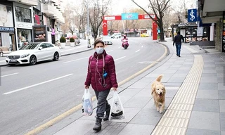 Đường phố thủ đô Ankara, Thổ Nhĩ Kỳ, vắng vẻ vì tình hình dịch COVID-19 vẫn phức tạp. (Ảnh: Arab News)