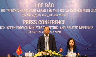 Thứ trưởng Nguyễn Quốc Dũng chủ trì họp báo chiều 7/9. (Ảnh: Như Ý)