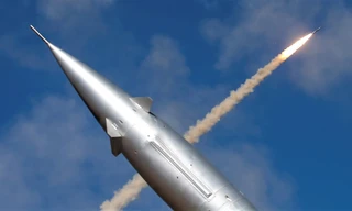 Một tên lửa được phóng đi từ hệ thống S-300V4 của Nga. (Ảnh: Reuters)