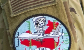 Miếng dán trên đồng phục của lực lượng Mỹ có hình ảnh bản đồ Trung Quốc màu đỏ. (Ảnh: Air Force)