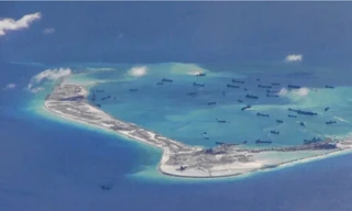 Hình ảnh đá Vành Khăn thuộc quần đảo Trường Sa của Việt Nam đang bị Trung Quốc nạo vét hồi năm 2015. (Ảnh: Reuters)