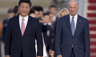 Ông Tập Cận Bình và ông Joe Biden trong cuộc gặp năm 2015. (Ảnh: AP)