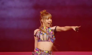 Lisa tại Coachella tuần 2: Hát live tiến bộ, gặp sự cố và khoảnh khắc "cực hề"