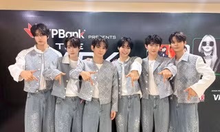 TEMPEST khuấy động đại nhạc hội với "Sóng tình", Hanbin được khen khi làm MC