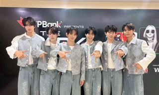 TEMPEST khuấy động đại nhạc hội với "Sóng tình", Hanbin được khen khi làm MC