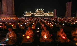 Lung linh đêm hội hoa đăng chùa Tam Chúc. Ảnh: Như Ý