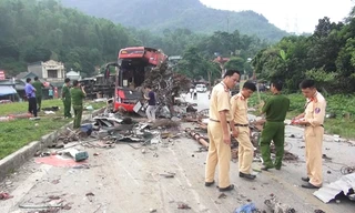 Vụ tai nạn khiến 3 người chết ở Hoà Bình liên quan đến xe của Cty TNHH Long Giang.