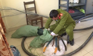 Cơ quan công an thu hồi tang vật vụ án.