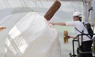 Ly kem lớn nhất thế giới nặng một tấn