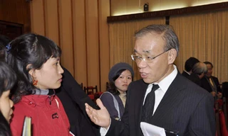 Đại sứ Nhật Bản tại Việt Nam Yasuaki Tanizaki với các nhà báo tại buổi lễ Ảnh: Đ.P