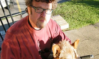 Kẻ trộm đâm dao 20cm vào đầu, chó vẫn sống