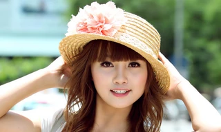 Nữ sinh báo chí đẹp mơ màng