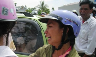 Xe Lifan lao xuống ao: Trên người bê bết máu, bùn đất