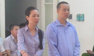 Vợ chồng Thùy - Hạnh trước vành móng ngựa