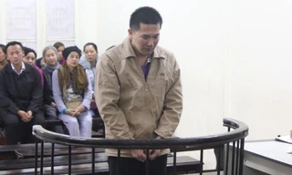 Lê Anh Tuấn trước vành móng ngựa.