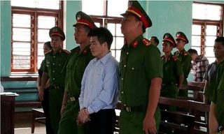 Trùm ma tuý Tàng Keangnam tại toà.