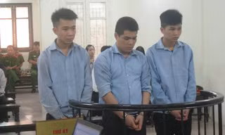 Các bị cáo tại toà.