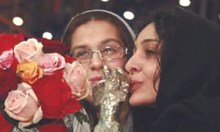 Hai nữ diễn viên người Iran đoạt Gấu Bạc giải diễn xuất
