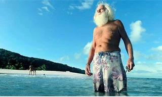 Doanh nhân bị vợ bỏ, buồn đời ra đảo hoang sản xuất bia