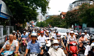 Chất lượng sống của người dân tại các TP lớn sẽ bị ảnh hưởng nghiêm trọng một khi hạ tầng đang quá tải Ảnh: Hồng Vĩnh