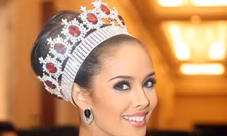 Chiêm ngưỡng nhan sắc rạng rỡ của Tân HHTG 2013