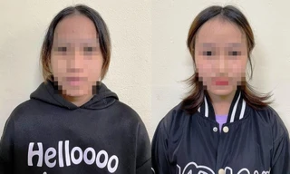 Bé gái P.T.K.O và thiếu nữ đồng phạm T.T.K.N . Ảnh: H.H